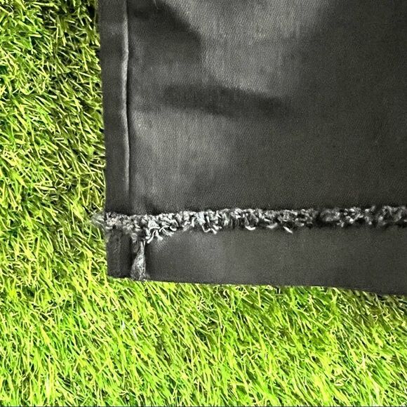 NWT Levi High Waisted Stretch Frayed Cuffed Shorts Denim - Picture 3 of 6